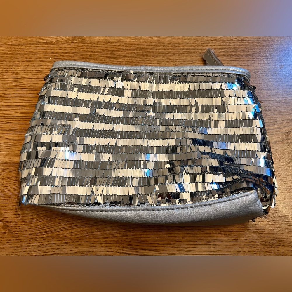 💜Nordstrom Metallic Silver Small Cosmetic Bag